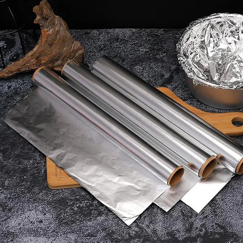 Folie de aluminiu alimentară, grosime 0,015 mm, rol mare pentru grătare comerciale, rezistentă la căldură și umiditate, lățimi 30 cm și 45 cm