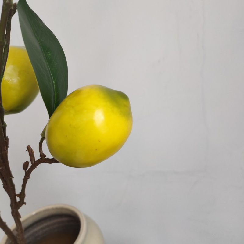Buchet de ramuri de lămâie artificiale cu zece lămâi artificiale și boabe galbene