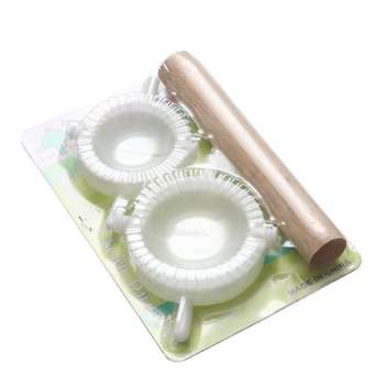 Set din plastic, trei piese, pentru prepararea găluștelor, cu făcăleț