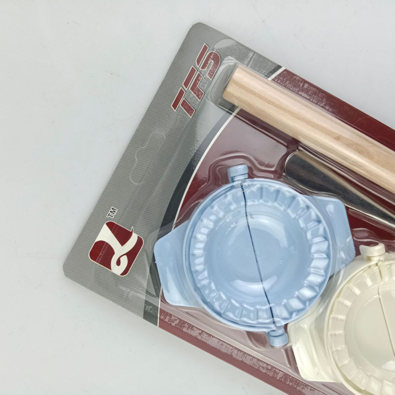Set de instrumente pentru prepararea găluștelor: formă rotativă pentru găluște, materiale alimentare de calitate, aparat manual de pregătire, lingură, făcăleț, set de patru piese