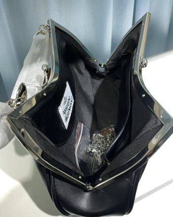 2025 novi stil Zapadno-Pacifička Saturn dumpling torba s lancem i kopčom, torba preko ramena, ženska crossbody torba, francuski inspiriran visoke klase s napuknutom teksturom