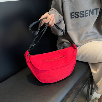 Dumpling Bag, ελαφριά crossbody τσάντα καθημερινής χρήσης, μεσαίου μεγέθους από νάιλον, αστικός μινιμαλισμός, εσωτερικές θήκες με φερμουάρ για κινητό και ταυτότητα