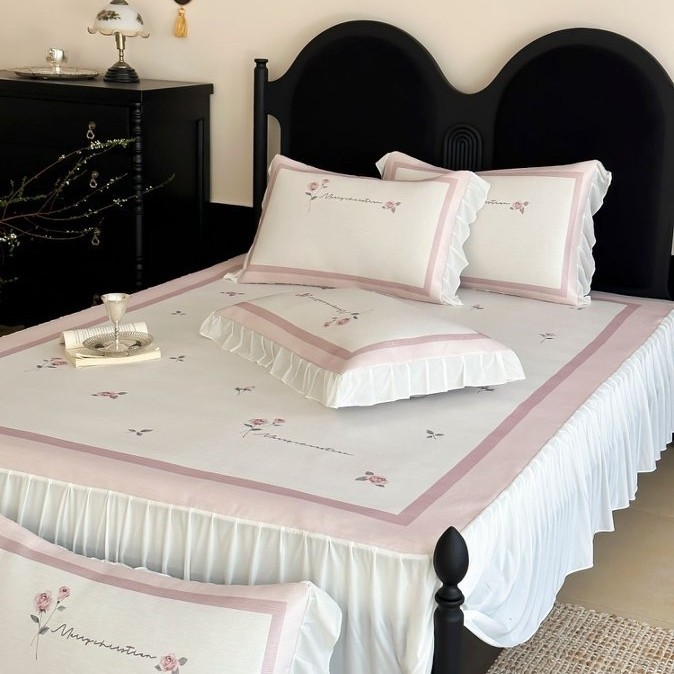 Set de pat trei piese, stil franțuzesc prințesă, material răcoros ice-silk, fustă de pat cu dantelă, clasă A matern/bebeluș