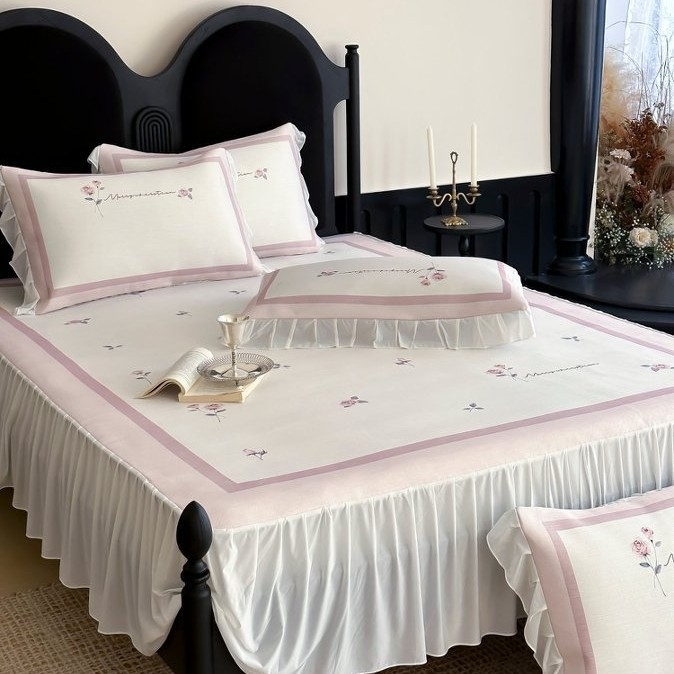 Set de pat trei piese, stil franțuzesc prințesă, material răcoros ice-silk, fustă de pat cu dantelă, clasă A matern/bebeluș