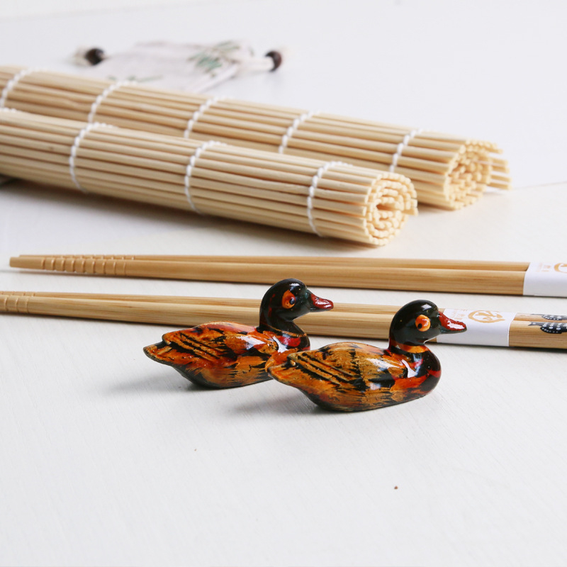 Set de unelte pentru sushi, 9 piese: mat alb pentru rularea sushi, bețe pentru sushi, lamă, lingură de orez, sac din pânză, suport pentru rață