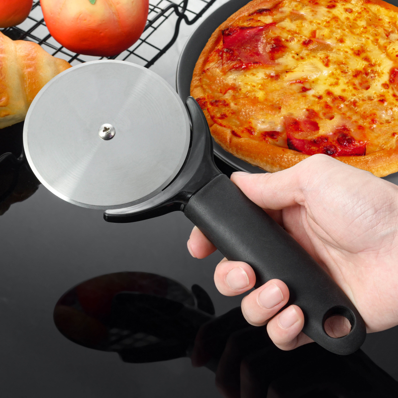 Tăietor de pizza din oțel inoxidabil cu capac, 9 cm – ustensilă de bucătărie pentru uz casnic