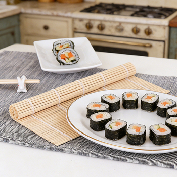 Set pentru sushi cu rolă de bambus