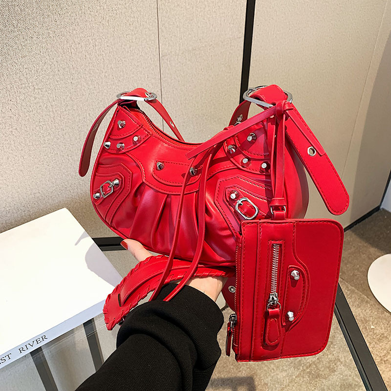 Dumpling torba s rivetima i plisiranim dizajnom, mala, 2023 stil, za rame ili crossbody