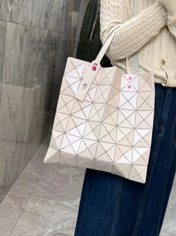 Geometrijska prešivana tote torba sa šest pretinika, pastelne boje makaron