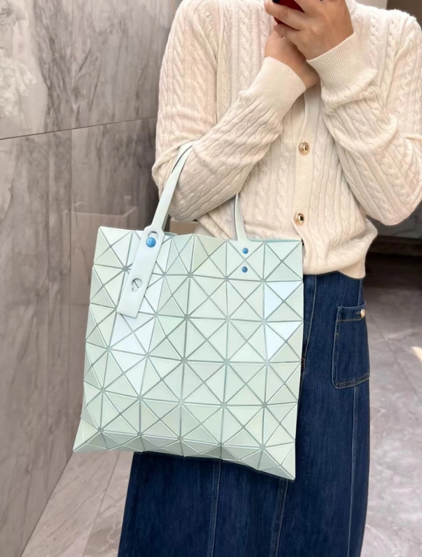 Geometrijska prešivana tote torba sa šest pretinika, pastelne boje makaron