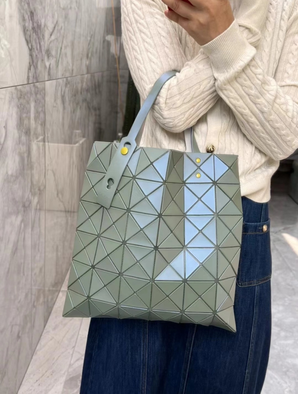 Geometrijska prešivana tote torba sa šest pretinika, pastelne boje makaron