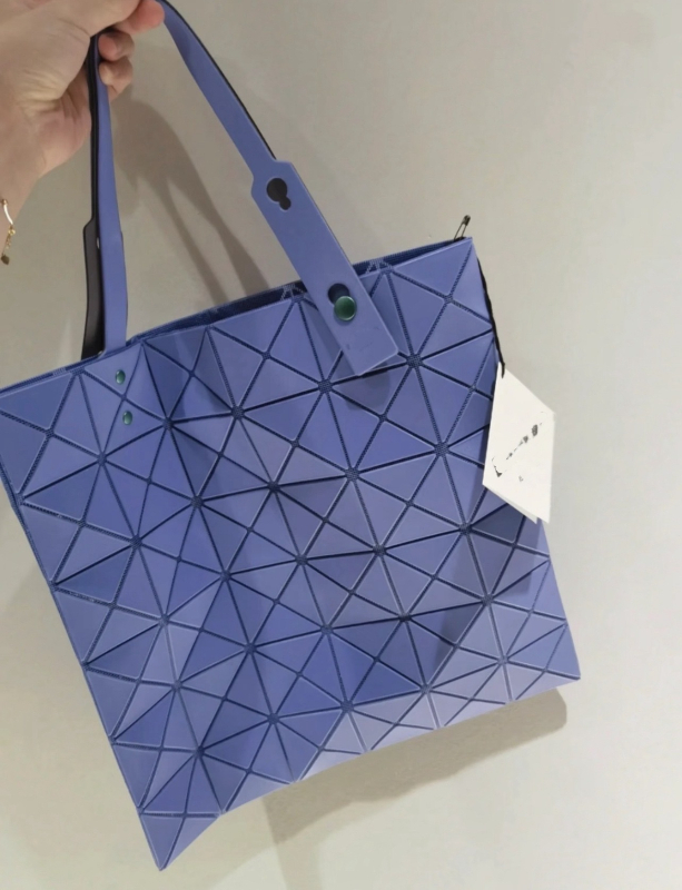 Geometrijska prešivana tote torba sa šest pretinika, pastelne boje makaron
