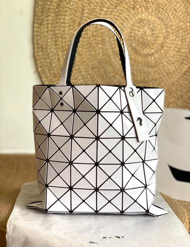 Geometrijska prešivana tote torba sa šest pretinika, pastelne boje makaron