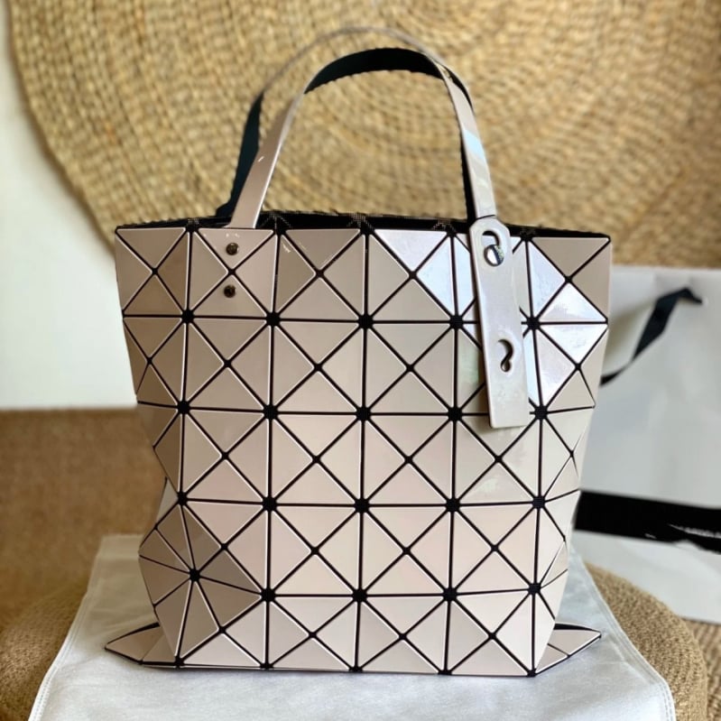 Geometrijska prešivana tote torba sa šest pretinika, pastelne boje makaron