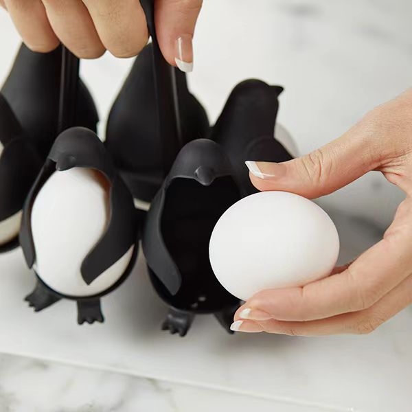 Set pentru ouă în formă de pinguin cu aburire și raft de depozitare în frigider