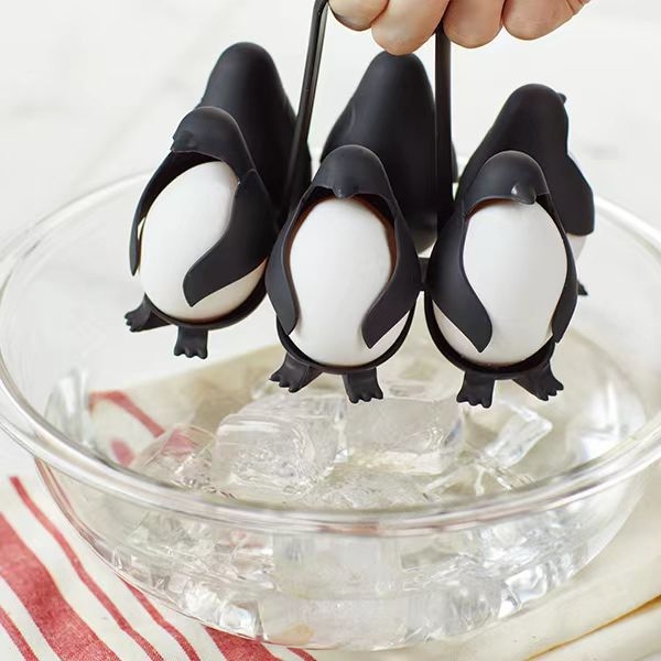 Set pentru ouă în formă de pinguin cu aburire și raft de depozitare în frigider