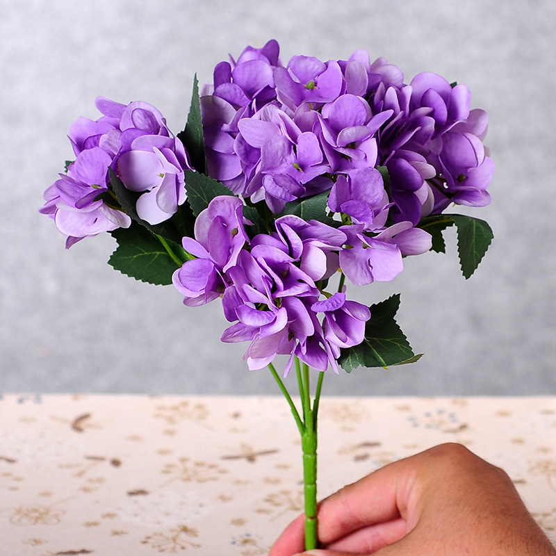 Buchet de hortensie din mătase pentru decorul sufrageriei, masă de dining, măsuță de cafea și dulap TV