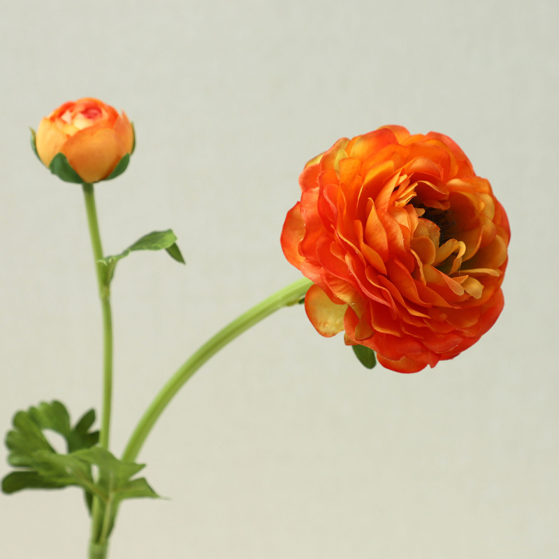 Aranjament floral din mătase cu lotus și bujor în vază pentru decorul sufrageriei