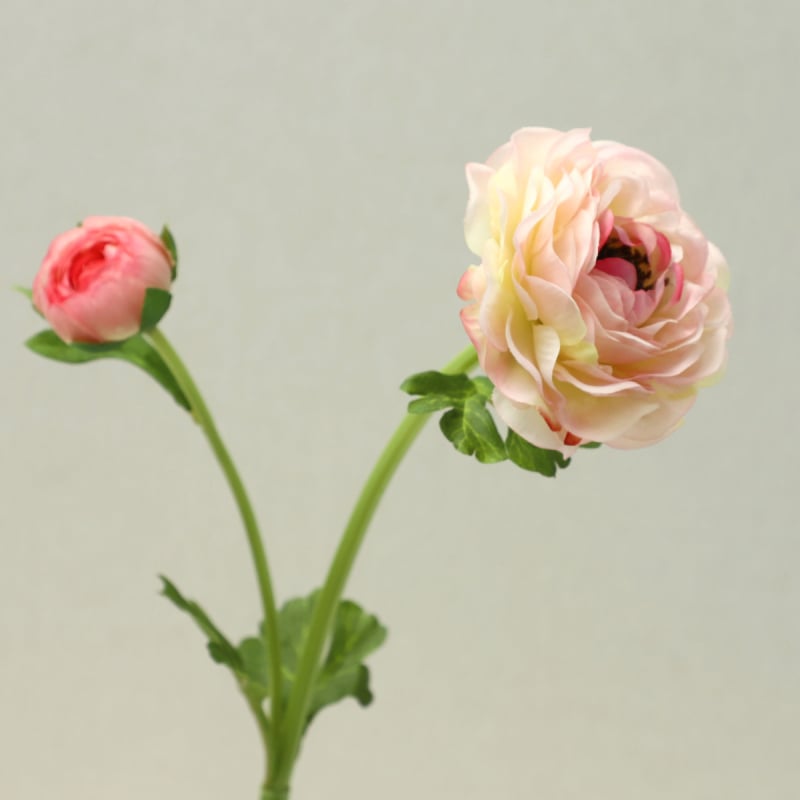 Aranjament floral din mătase cu lotus și bujor în vază pentru decorul sufrageriei