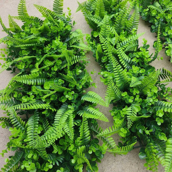 Iarbă persiană artificială cu frunze de ferigă pentru perete și balcon – placă decorativă din plastic pentru amenajări peisagistice
