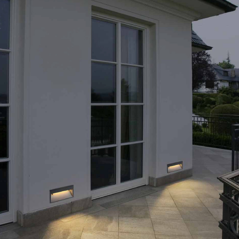 LED lábazati világítás, 86 típusú ház, kültéri vízálló, 10W, 3000K, 48 LED, 960 lm, IP65, alumínium ház.