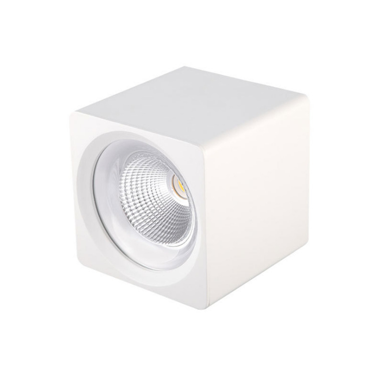 Négyzet alakú felületre szerelt LED downlight ház, alumínium öntött, fehér vagy fekete felület.