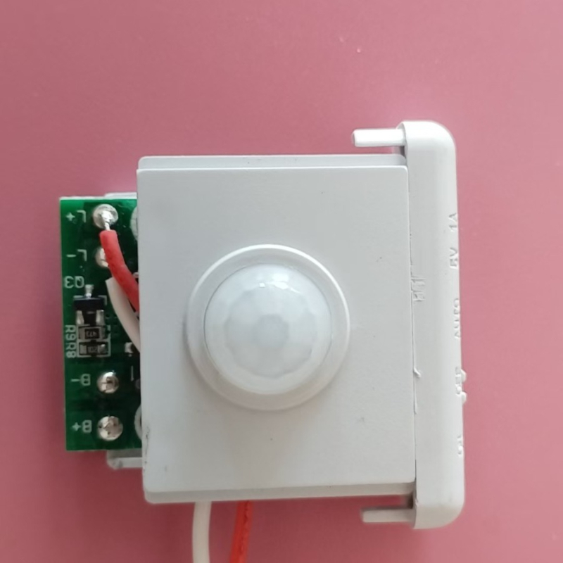 Lampă LED pentru dulap cu senzor, montare magnetică – set complet de carcase din plastic și accesorii