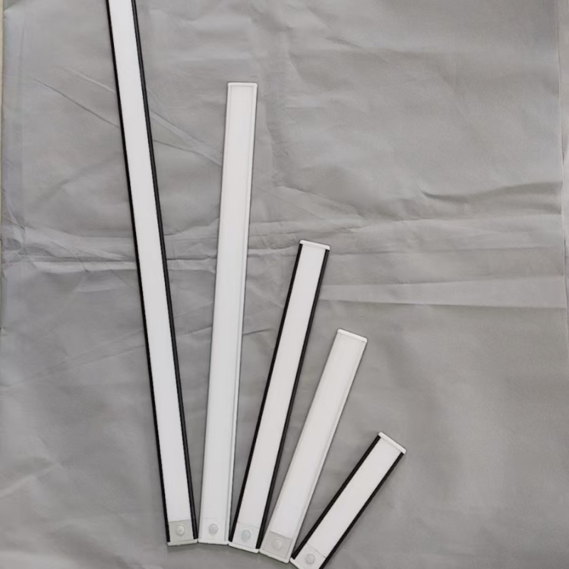 Lampă LED pentru dulap cu senzor, montare magnetică – set complet de carcase din plastic și accesorii