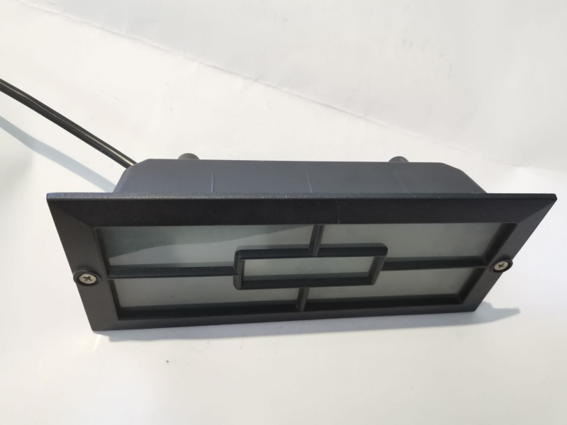 Lampa de colț pentru perete, pentru interior și exterior – iluminat pentru parcuri, piețe și cluburi.