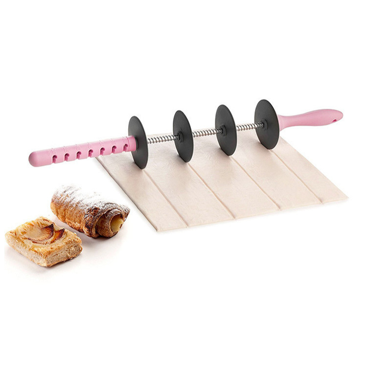 Rulou pentru croissante cu matriță – realizat manual, ustensilă de bucătărie