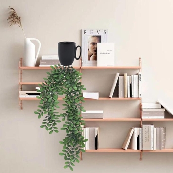 Plantă artificială atârnată, verde, cu frunze decorative — decor de perete