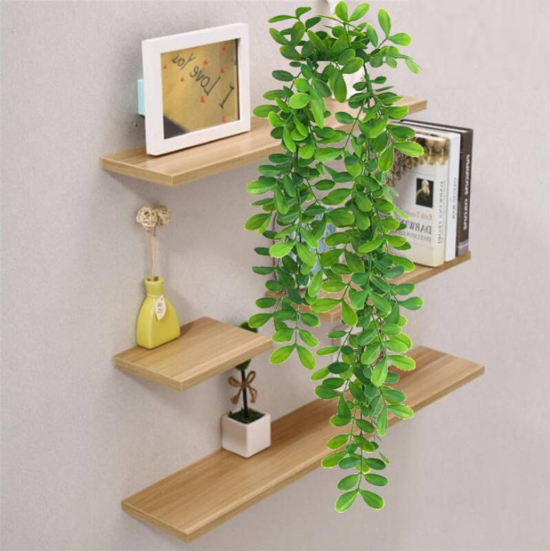 Plantă artificială atârnată, verde, cu frunze decorative — decor de perete