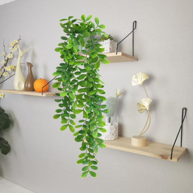 Plantă artificială atârnată, verde, cu frunze decorative — decor de perete