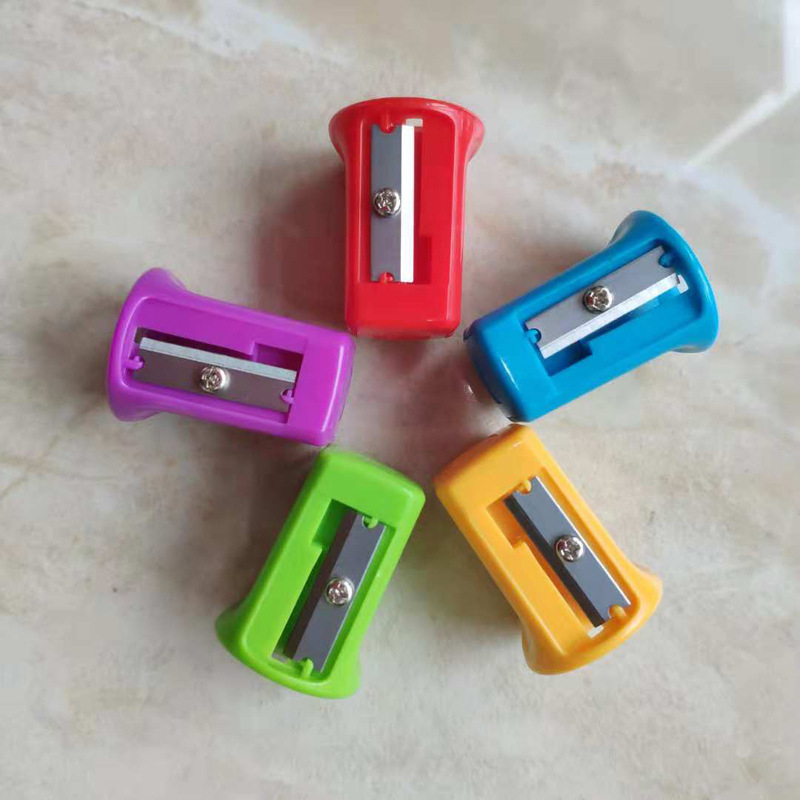 SDI 0126 Ascuțitor de creioane manual, multicolor, din plastic, design geometric, portabil
