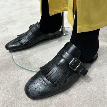 Baotou ženske papuče, proljetni britanski stil, ravne mule s resicama i urezanim uzorkom