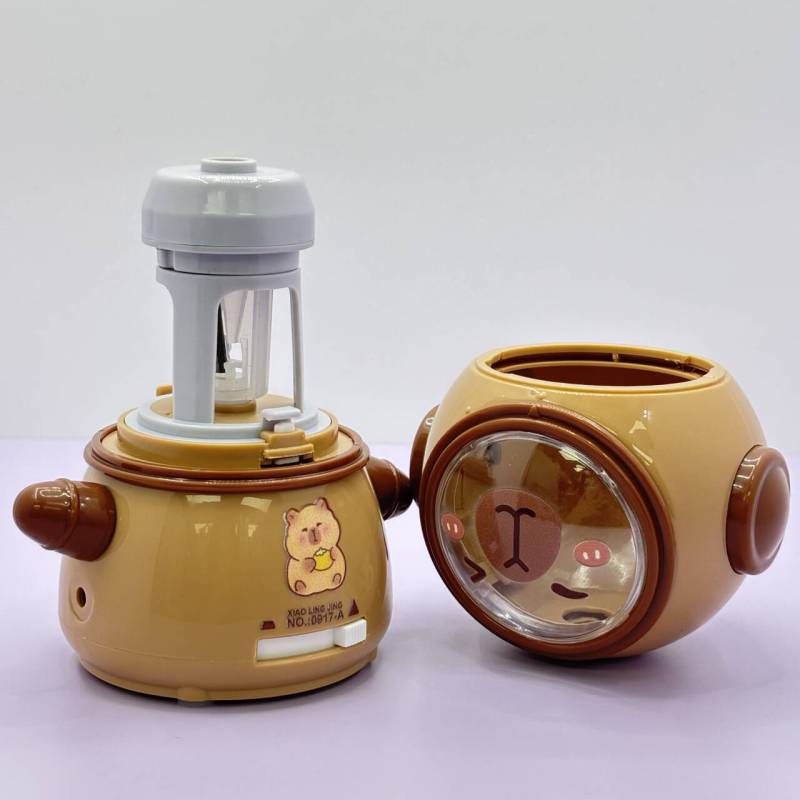 Нов модел електрическа острилка за моливи с дизайн Space Capybara – двойно захранване, за ученици от началното училище