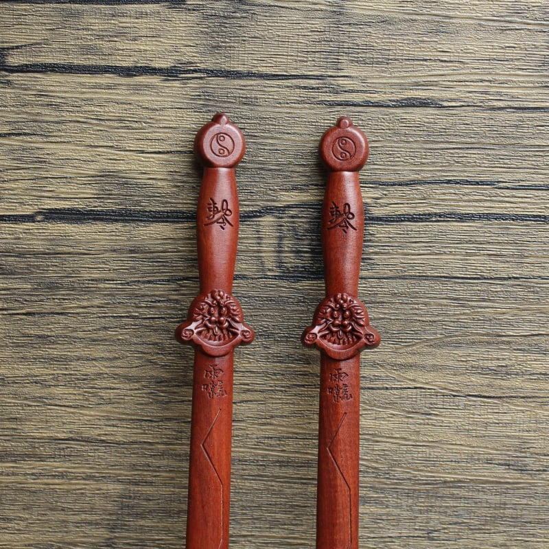 Drveni mač od drveta datlovine s ugraviranim imenom Boga munje i mačem Bagua, duljine 20 cm, taoistički artefact