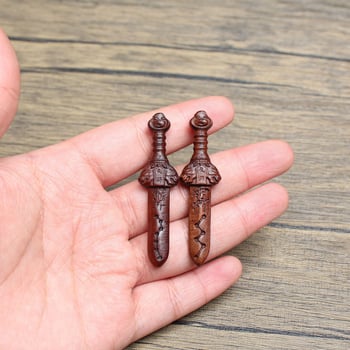 Drveni privjesak s reljefom graviranja, motiv malog mača, taoistički ritualni instrument, ručni drveni proizvod