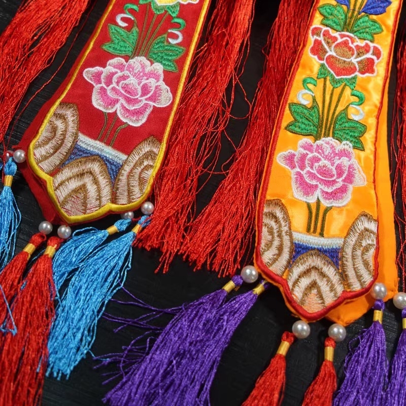Nepalske ručno izvezene zastavice tibetanskog stila za kućni budistički oltar, osam tibetskih blagoslovljenih simbola