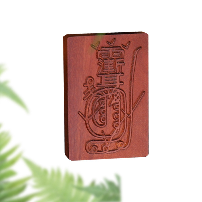 Taoistički talisman privjesak, zaštitni amulet s motivom munje, drveni, za nošenje