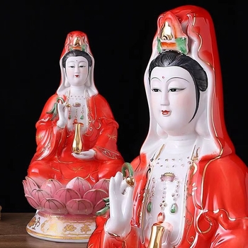 Керамична статуя Guanyin Bodhisattva в червено облекло