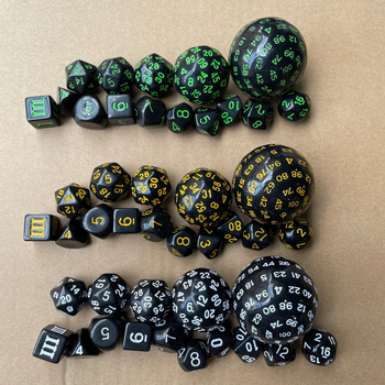 Set od 15 crnih akrilnih kockica (3–100 stranica)