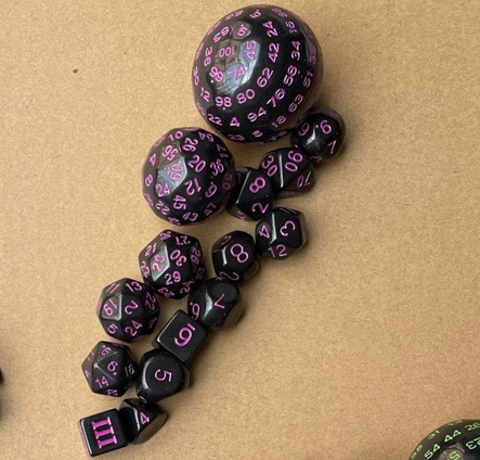 Set od 15 crnih akrilnih kockica (3–100 stranica)