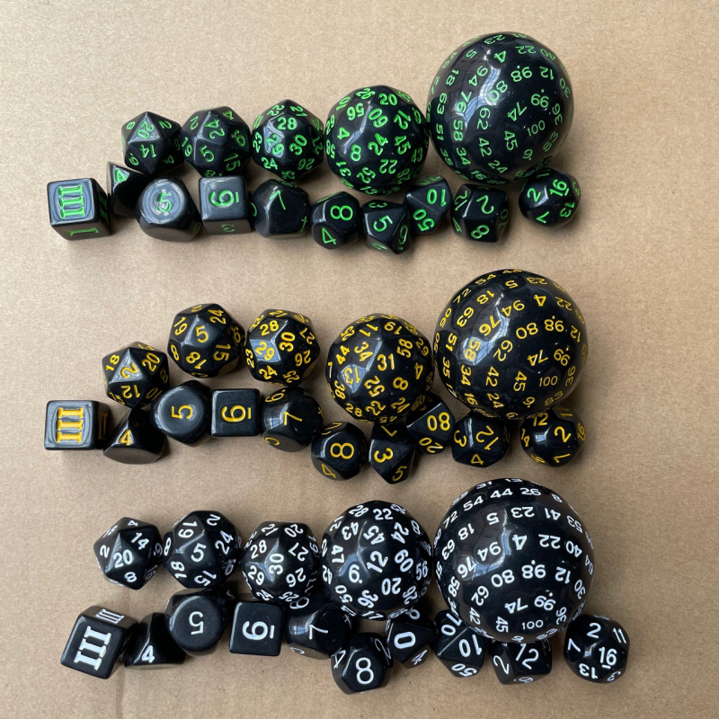 Set od 15 crnih akrilnih kockica (3–100 stranica)