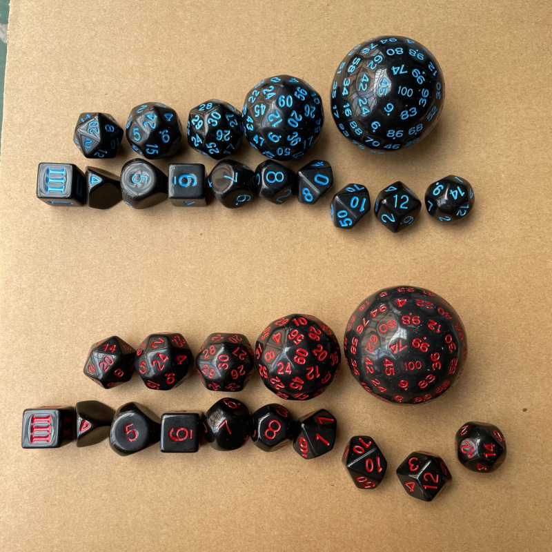 Set od 15 crnih akrilnih kockica (3–100 stranica)