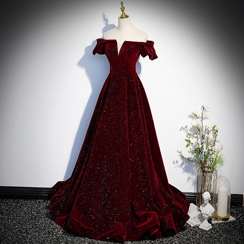 Večernja haljina bez naramenica od vinovo-crvenog baršuna, za žene; pogodna za klavirske nastupe i formalne prigode; elegantan izgled inspiriran nevjestom