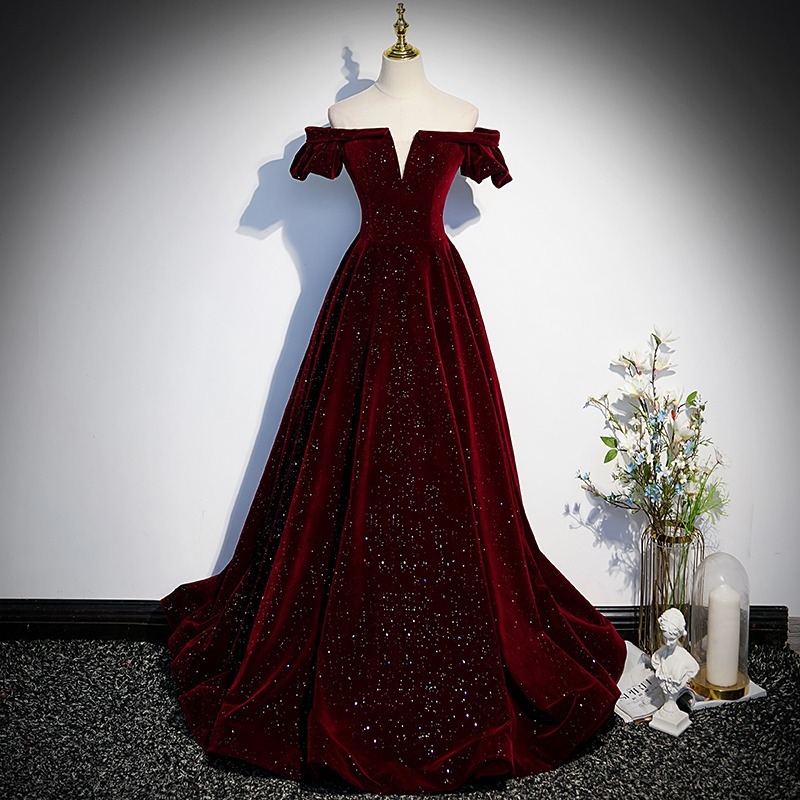 Večernja haljina bez naramenica od vinovo-crvenog baršuna, za žene; pogodna za klavirske nastupe i formalne prigode; elegantan izgled inspiriran nevjestom