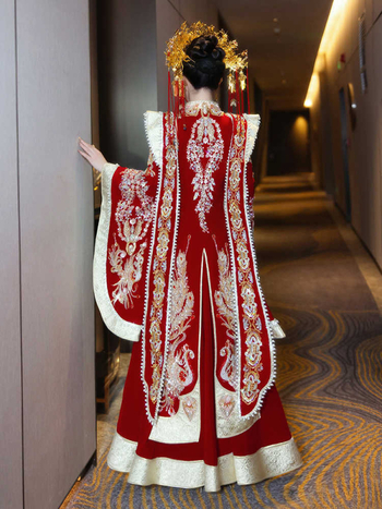 Xiuhe menyasszonyi ruha 2025: új modell, kifinomult hagyományos kínai stílus, fenix koronával és sárkány-főnix ruhával