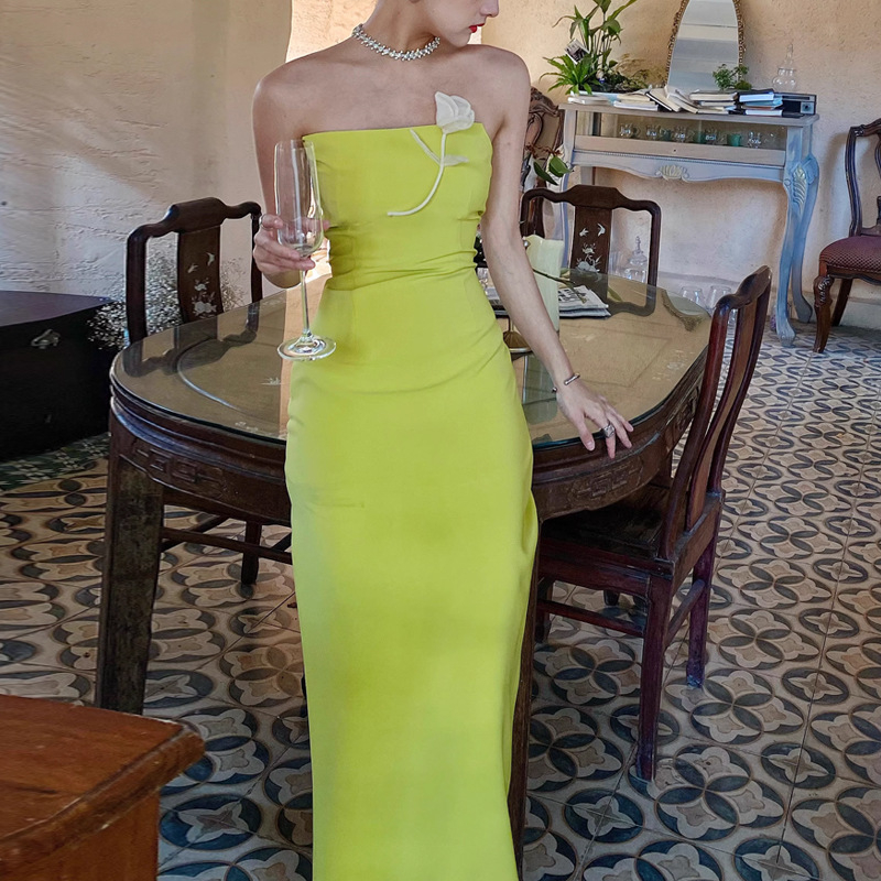 Limunasto žuta večernja haljina bez naramenica, francuski stil luksuza, duga uska haljina
