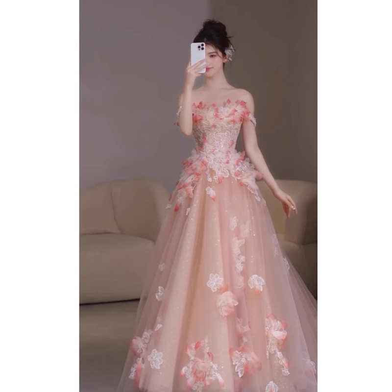 Roza večernja haljina za žene, elegantna haljina s jednim ramenom i cvjetnim detaljima, pogodna za zaruke, rođendanske proslave i ceremoniju punoljetnosti.